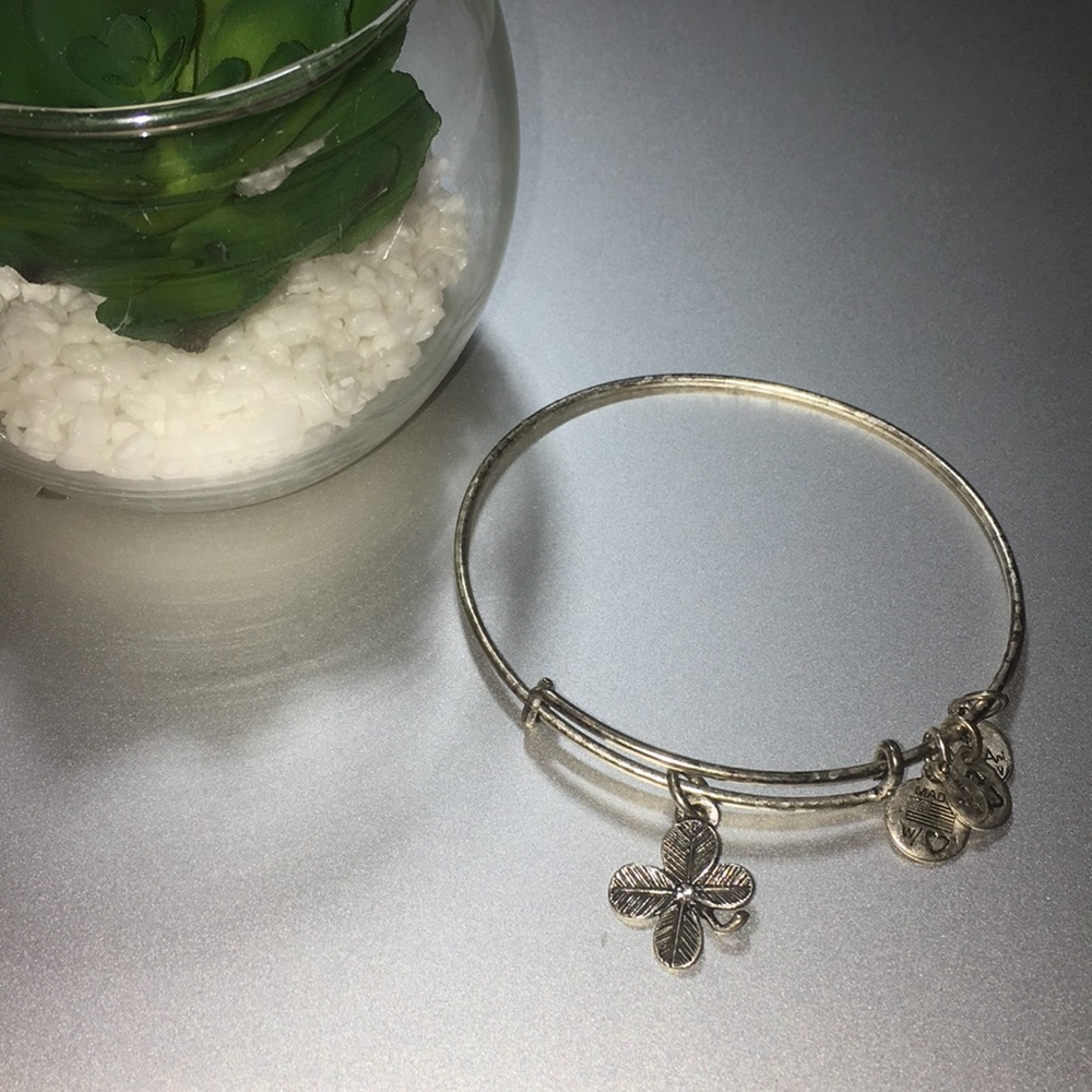 Four leaf clover Alex and Ani bracelet